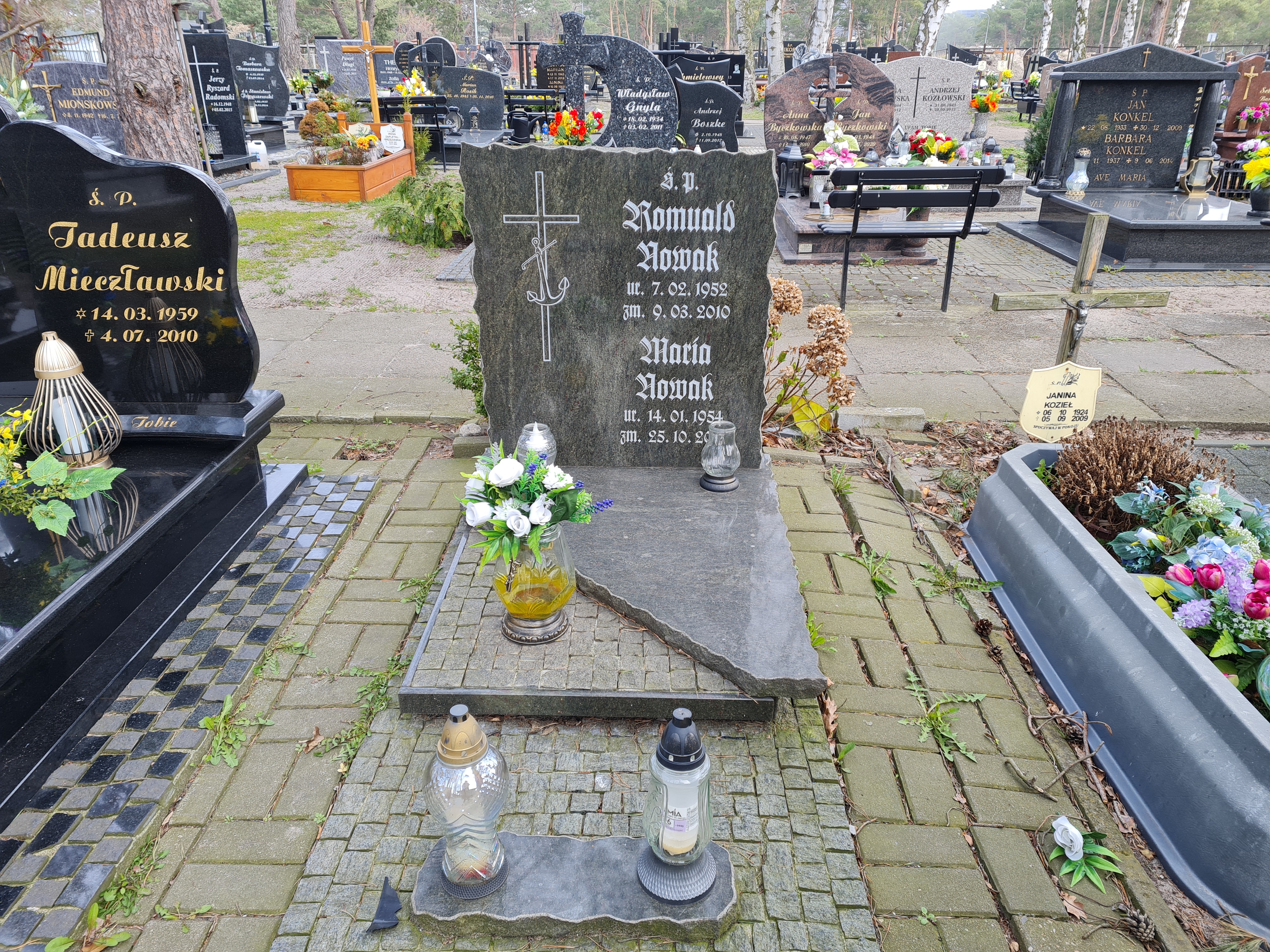 Romuald Nowak 1952 Hel - Grobonet - Wyszukiwarka osób pochowanych